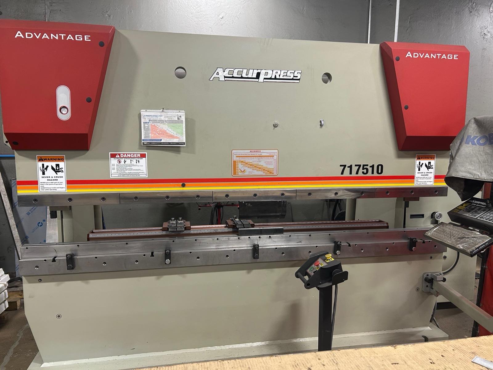 Accurpress 717510 press brake used for bending and forming plate and sheet metal